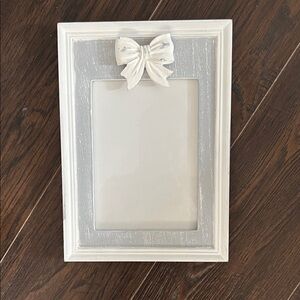 Elegant White Bow Picture Frame